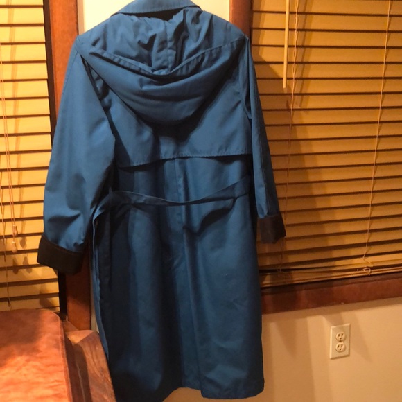 Knee length jacket - Picture 3 of 3